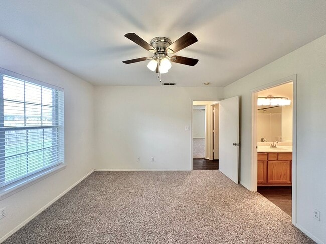 Building Photo - 3-Bedroom Home on Corner Lot in Whitehouse...