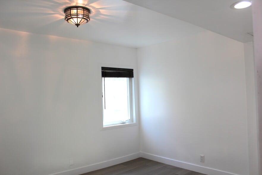 Building Photo - 1037 Pleasantview Ave