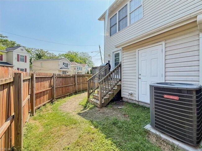 Building Photo - 896 A Ave