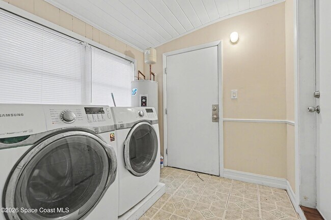 Building Photo - 1708 Pine St