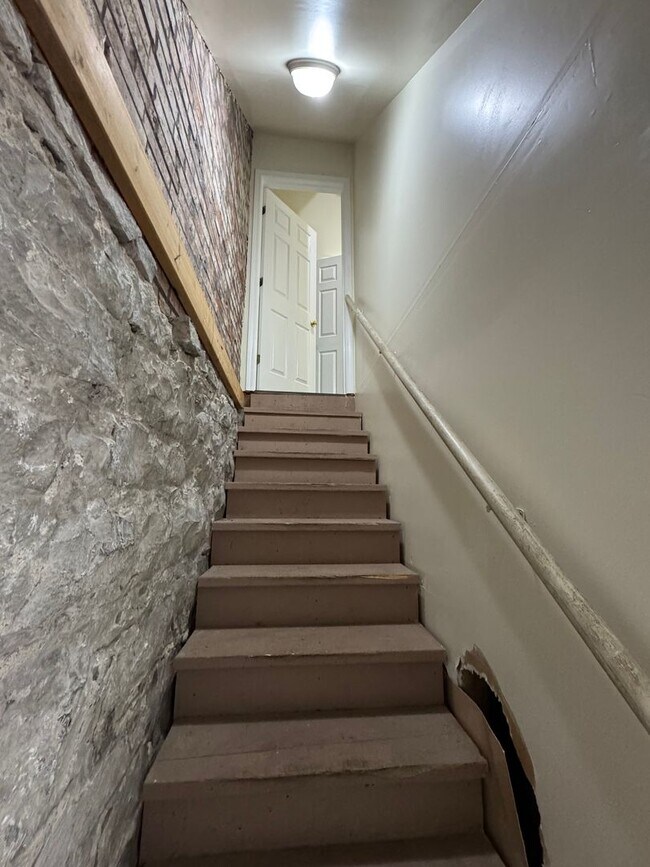 Building Photo - 2027 Russell Blvd