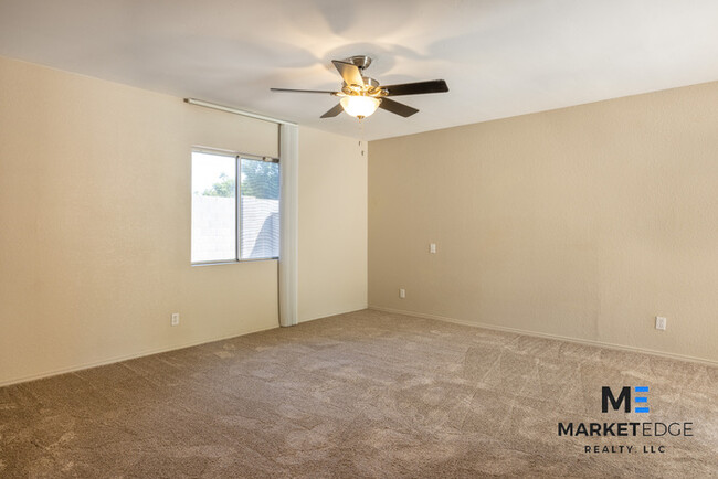 Building Photo - 4Bed/2.5Bath Home at 56th/Cactus! $399 MOV...