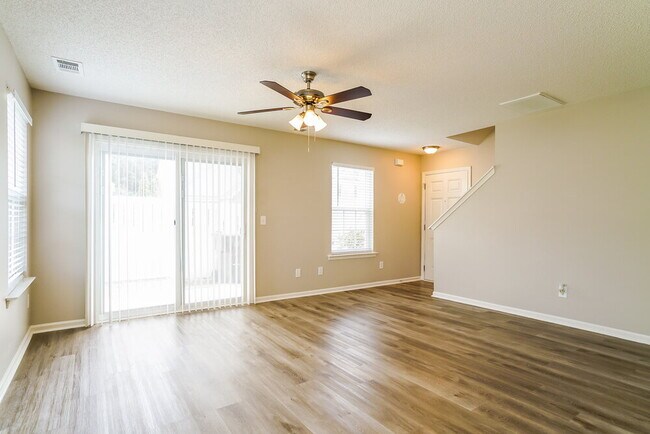 Building Photo - 8145 Wesley Farm Dr