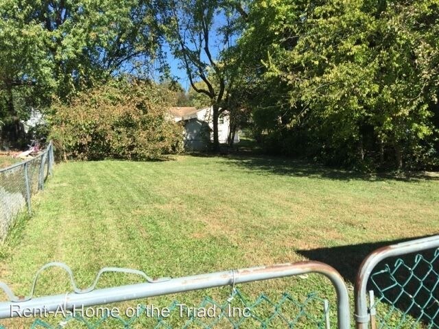 Building Photo - 3 br, 1 bath House - 1316 W. Meadowview