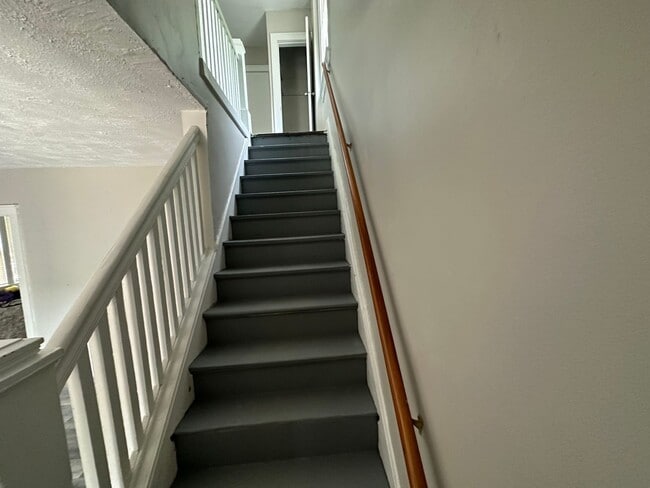 Building Photo - 722 Delhi Ave