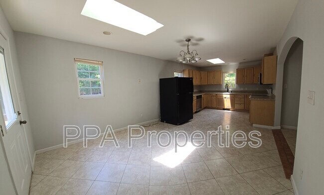 Building Photo - 7122 Ramblewood Dr