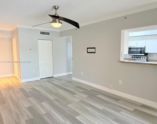 Building Photo - 100 SW 117th Terrace