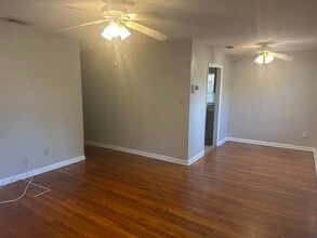 Building Photo - 844 Dent St