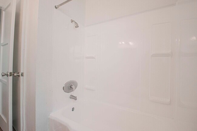 Building Photo - 5847.5 W 88th St