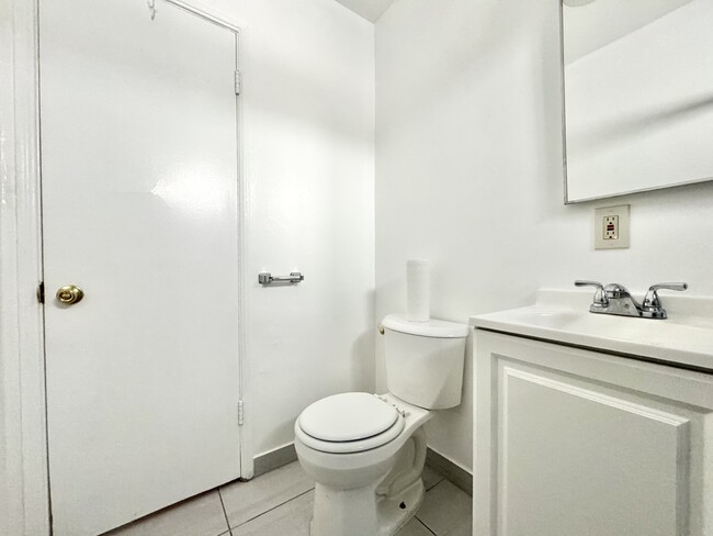 Building Photo - 131 1/2 Normandie Ave