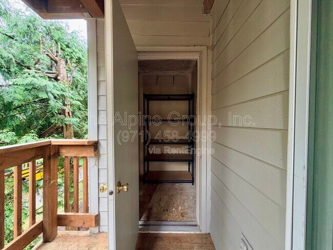 Building Photo - 10020 SW 125th Ave