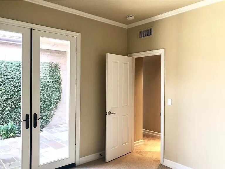 Building Photo - 16 Via Soria