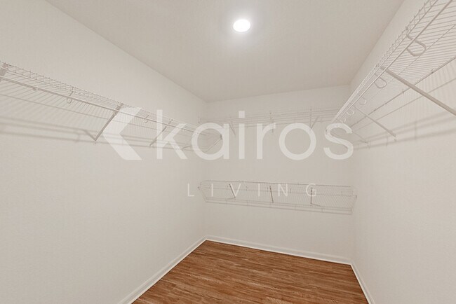 Building Photo - 914 Shady Brk