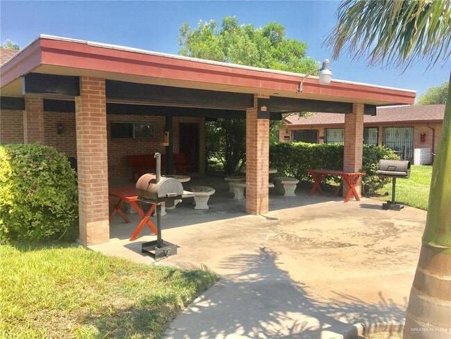 Building Photo - 11 E Dallas Ave