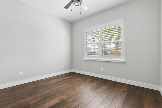 Building Photo - 5366 Santa Rosa Ln