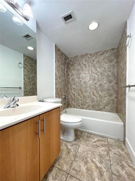 Building Photo - 7501 E Treasure Dr