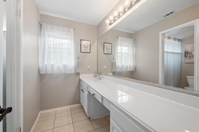 Building Photo - 13720 Shadowlawn Trace