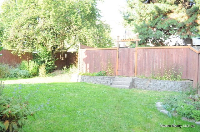 Building Photo - 5624 Brooklyn Ave NE