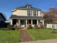 Building Photo - 1906 Hoyt Ave