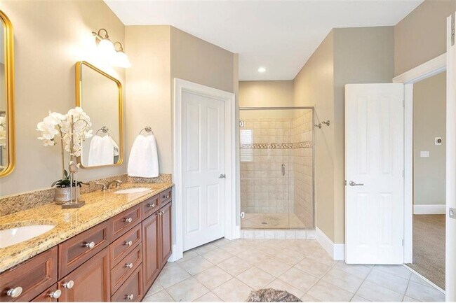 Building Photo - 5408 Glenridge Cove NE