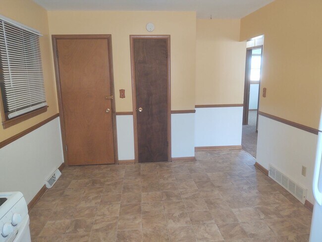 Building Photo - SW 413/415 Milan