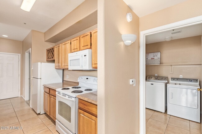 Building Photo - 2929 W Yorkshire Dr