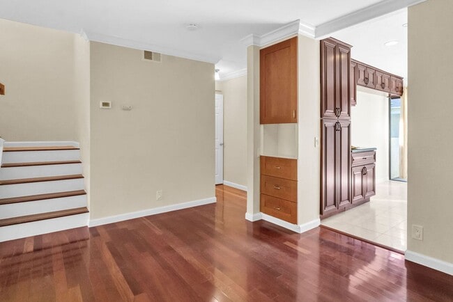 Building Photo - Beautiful townhome in La Jolla!  Three bedrooms plus office/extra bedroom! Available immediately!