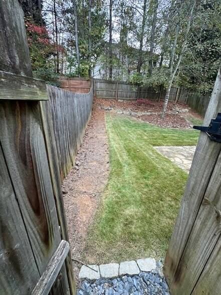 Building Photo - 327 Hidden Creek Ln