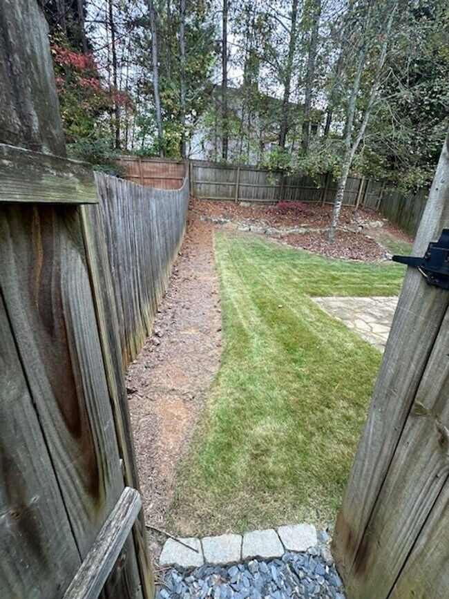 Building Photo - 327 Hidden Creek Ln