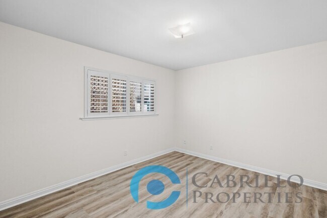 Building Photo - Beautiful 2bd/2ba 2nd Floor Condo with Bra...