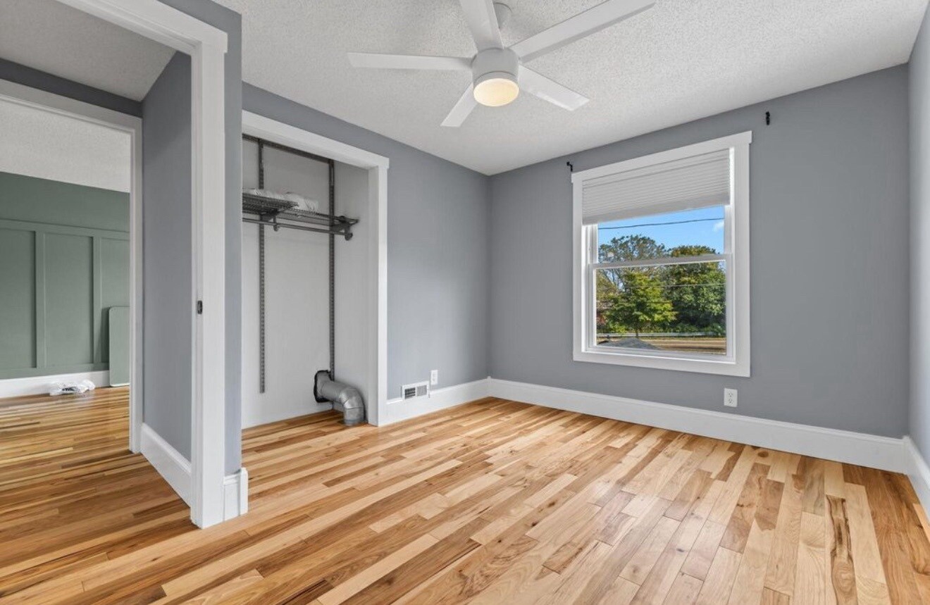 Building Photo - 606 Cromwell Ave