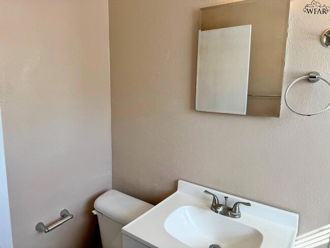 Building Photo - 102 Ave G