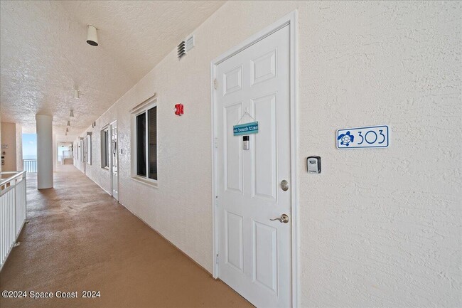 Building Photo - 601 N Miramar Ave