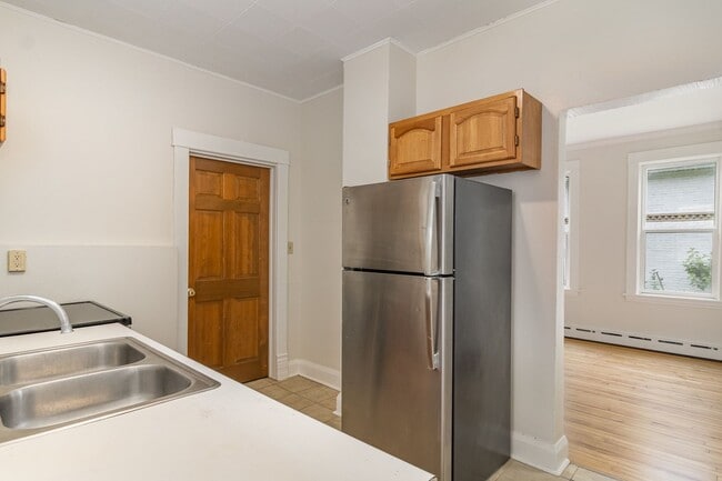 Building Photo - Charming 3 Bedroom | 1 Bathroom