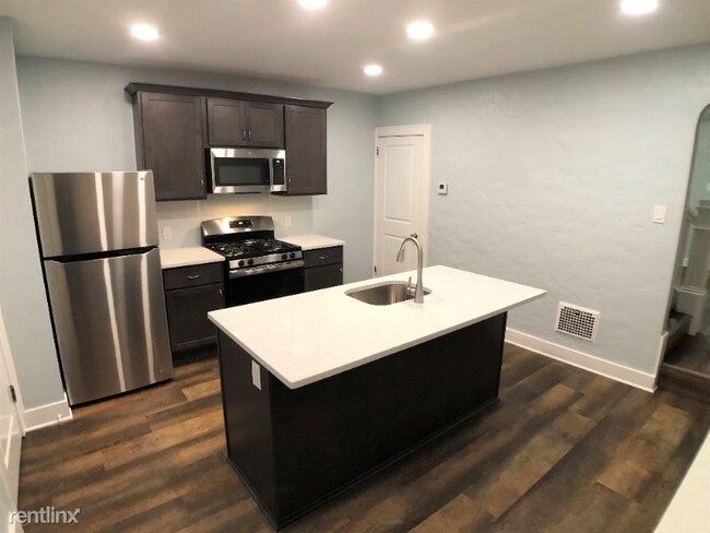 Building Photo - 2 br, 1 bath Townhome - 5346 Hillcrest St