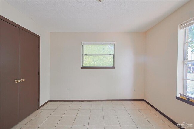 Building Photo - 1521 W Nolana Ave