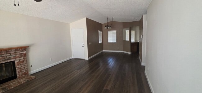 Building Photo - Two Bedroom, Two Bathroom Home in Beaumont!