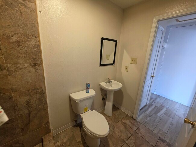 Building Photo - 301 Soria Dr