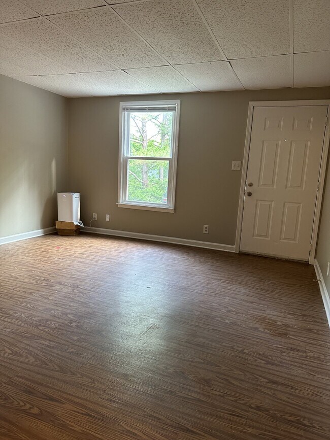 Building Photo - 83 D Lawn Street