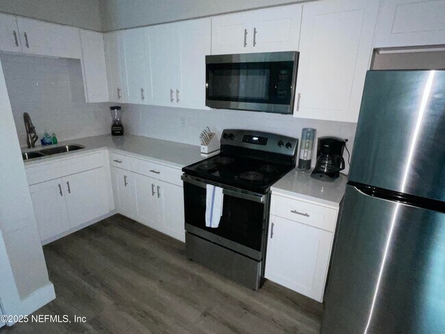 Building Photo - 318 Arricola Ave