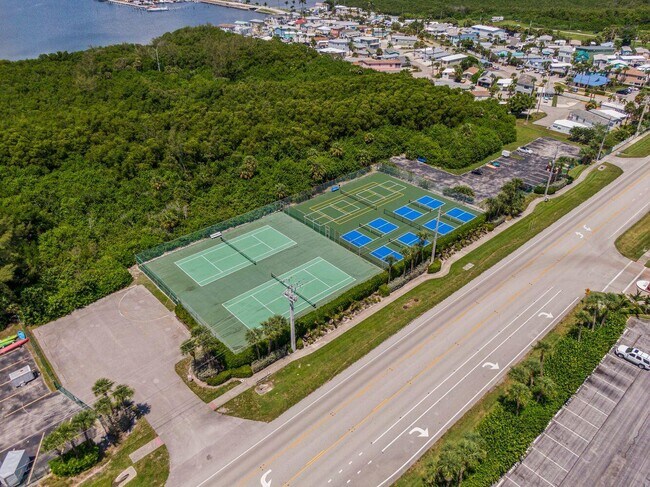 Building Photo - 9940 S Ocean Dr