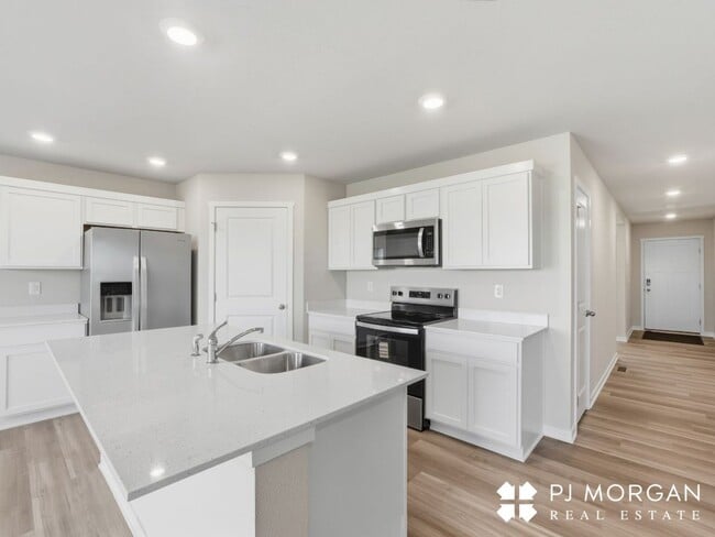 Building Photo - Spacious, Stylish, and Ready for You!