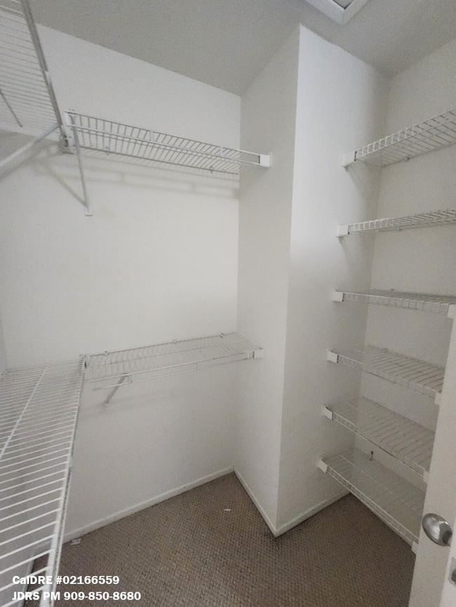 Building Photo - Ontario 3 Bedroom Townhome