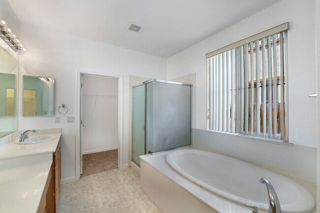 Building Photo - 6717 Sao Tiago Way
