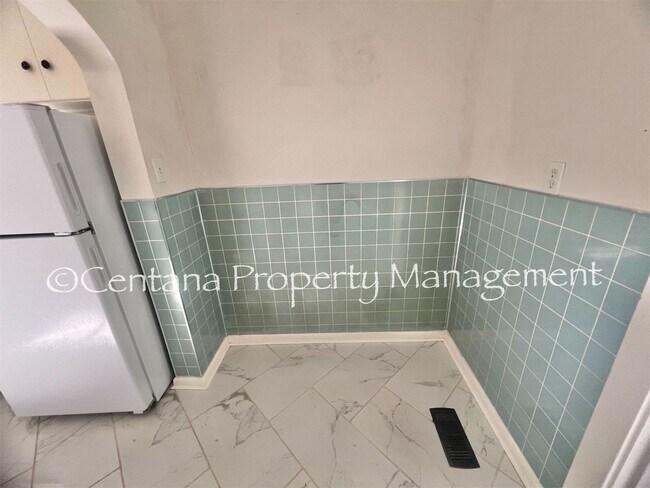 Building Photo - Beautiful 1 bedroom in a duplex!