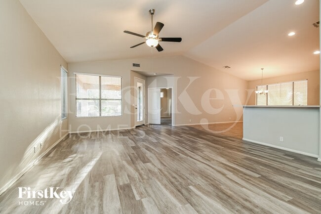 Building Photo - 2701 E Hulet Dr