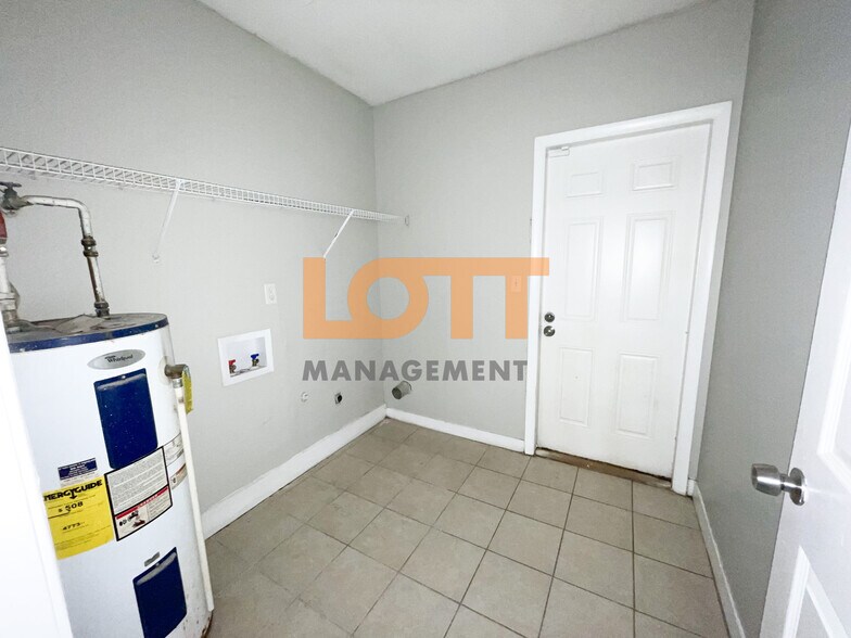 Building Photo - 107 Osmond Dr