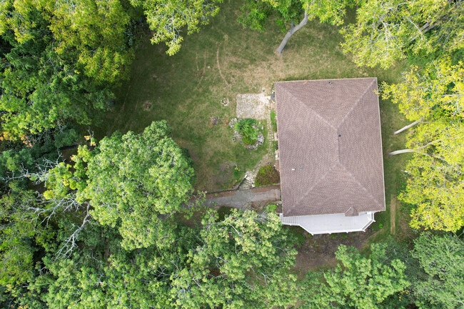 Building Photo - W281N3405 Taylors Woods Rd