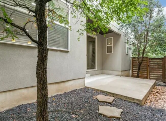 Building Photo - Townhome For Rent Half off deposit for OCT...