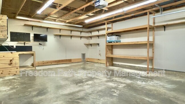 Building Photo - 1181 Elderberry Cir